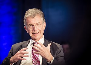 Foto von Christoph Heusgen beim Sprechen. Er ist Diplomat und ehemaliger außen- und sicherheitspolitischer Berater von Angela Merkel.